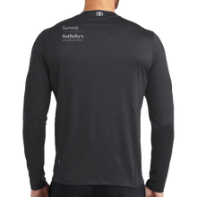 Load image into Gallery viewer, OGIO ENDURANCE Long Sleeve Pulse Crew